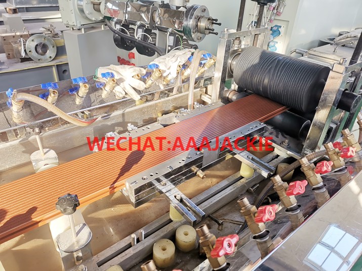 Máy sản xuất Sàn ngoài trời WPC