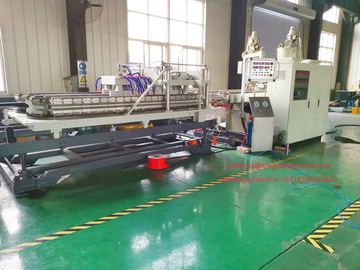 Línea de extrusión para tubos corrugados de doble pared