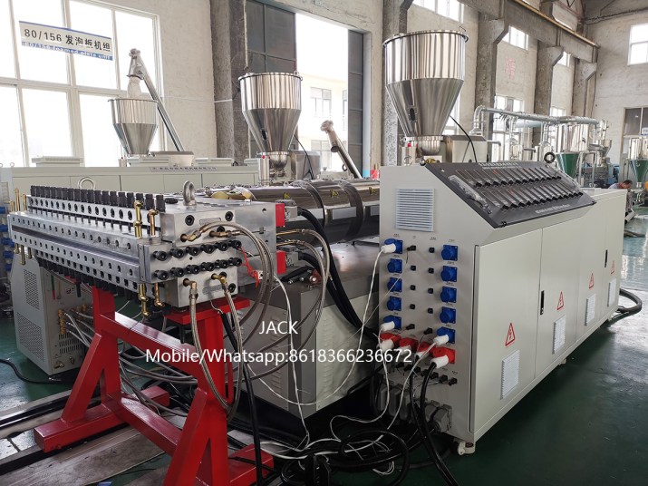 Machine de fabrication de Panneau en PVC WPC expansé