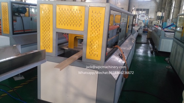 Máy sản xuất khung cửa Composite