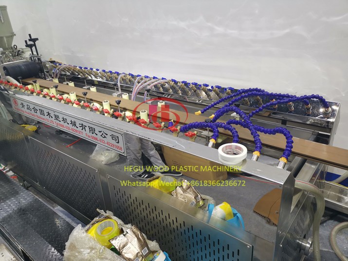 Fabricante de máquinas de extrusión de perfiles WPC