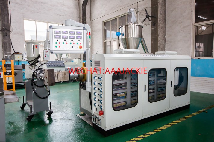 Máy đùn xuất Sàn ngoài trời WPC
