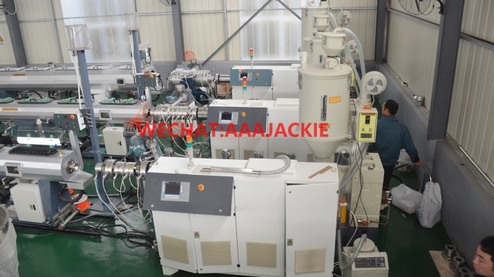  máy đùn ống HDPE