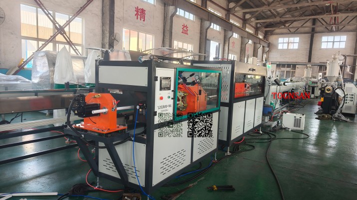 Máquina para fabricar tubos PPR