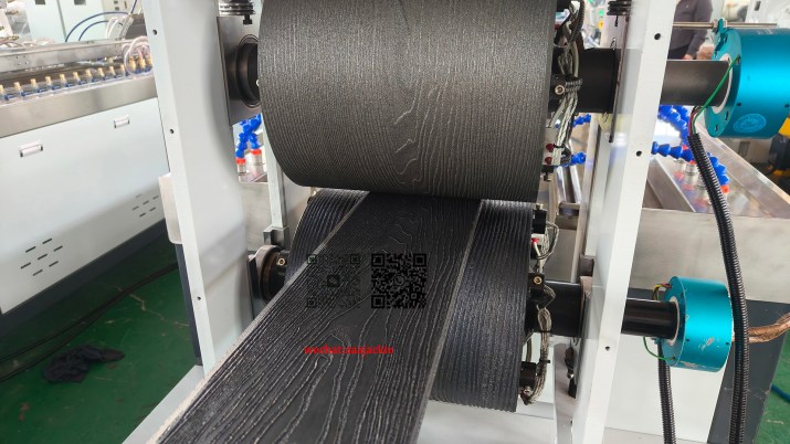 plastic lumber extrusion machine