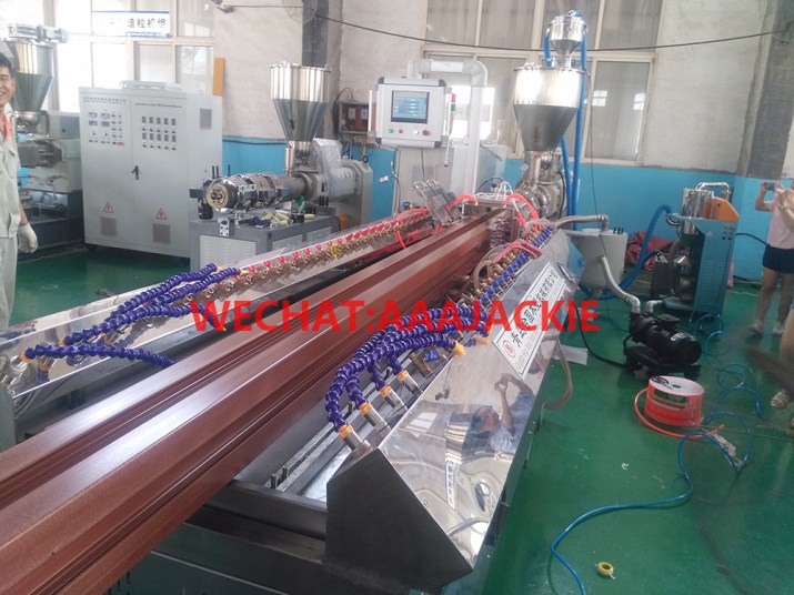 Máy sản xuất Hàng rào cột gỗ nhựa composite