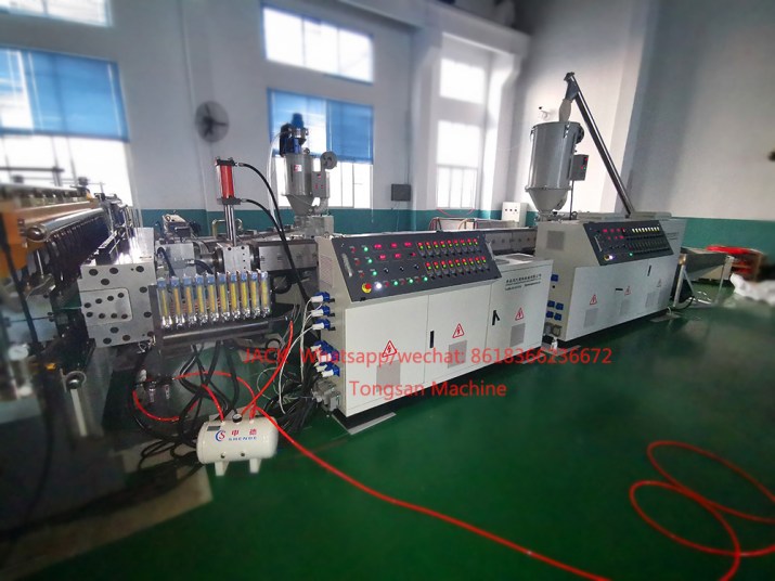 PP hollow sheet extruder