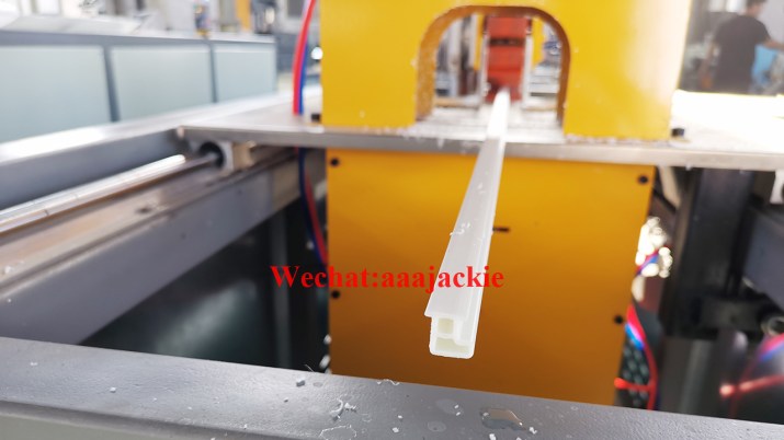 Máquina de extrusión de perfiles ABS