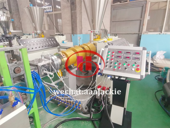 composite decking extruder