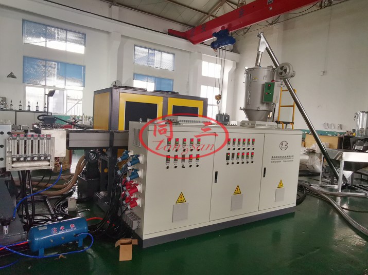 plastic corrugated cardboard extruder