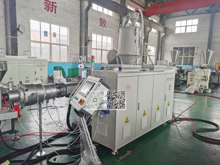 Plastic Pipe Extruder