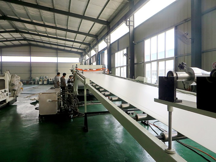 Máy sản xuất tấm nhựa PVC