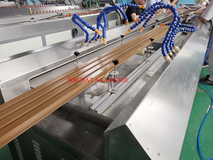 Synthetic Wood Extrusion Machine